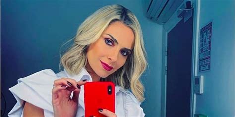 clara morgane chaude|Clara Morgane se dévoile en bikini très sexy sur Instagram